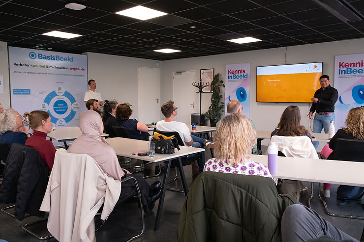 Presentatie door Rodney Egger van Stichting Inlichtingenbureau
